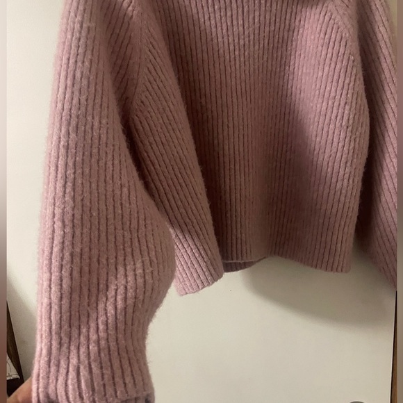 Old Navy (XLg) Soft Pink Feminine Cozy Cropped Turtleneck Knit Top - Picture 4 of 9